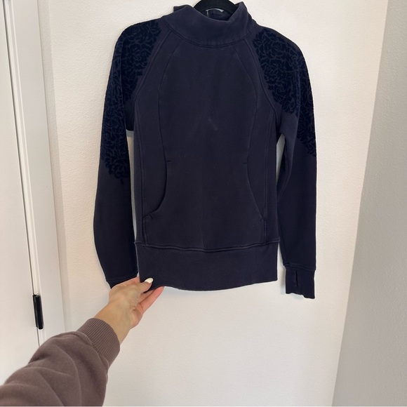 Lululemon Floral Flock Pullover Sweatshirt Midnight Navy Size 4 Women’s - Picture 9 of 12